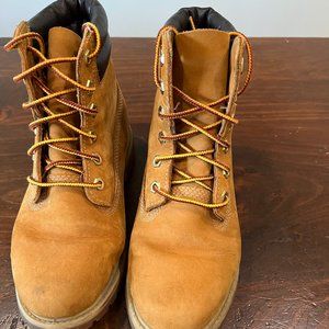 Mens/Youth Timberland boots 6.5
